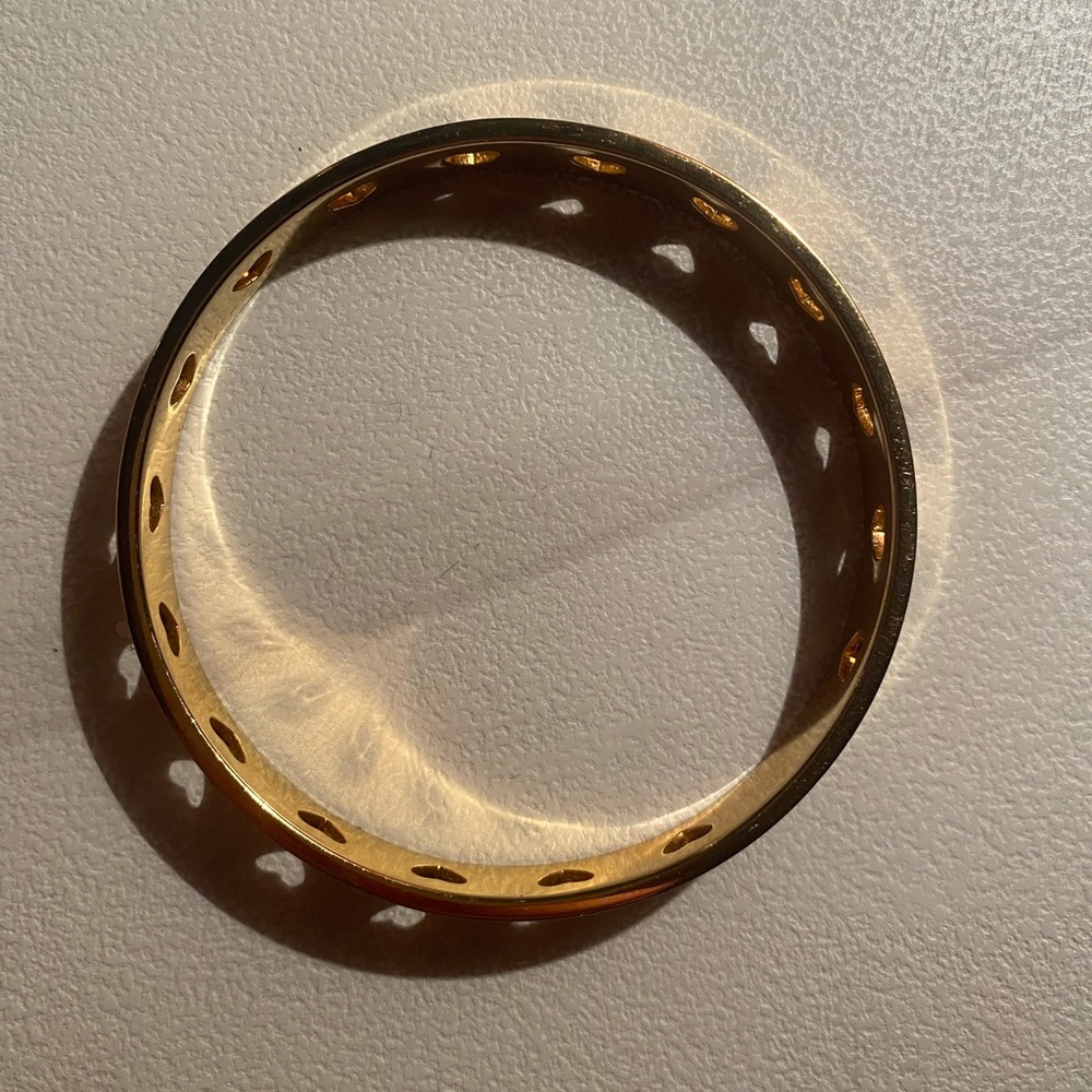 Marc Jacob’s gold heart bangle bracelet 💋 - Picture 4 of 5